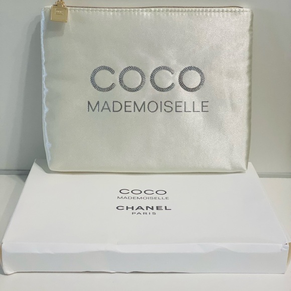 Chanel COCO Mademoiselle Cosmetics Bag - Picture 4 of 11